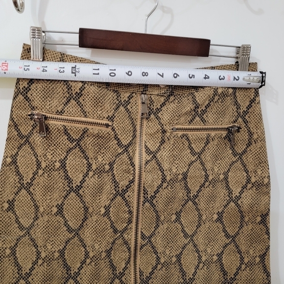 She + Sky Snakeskin Print Mini Skirt Size Medium - Picture 7 of 12